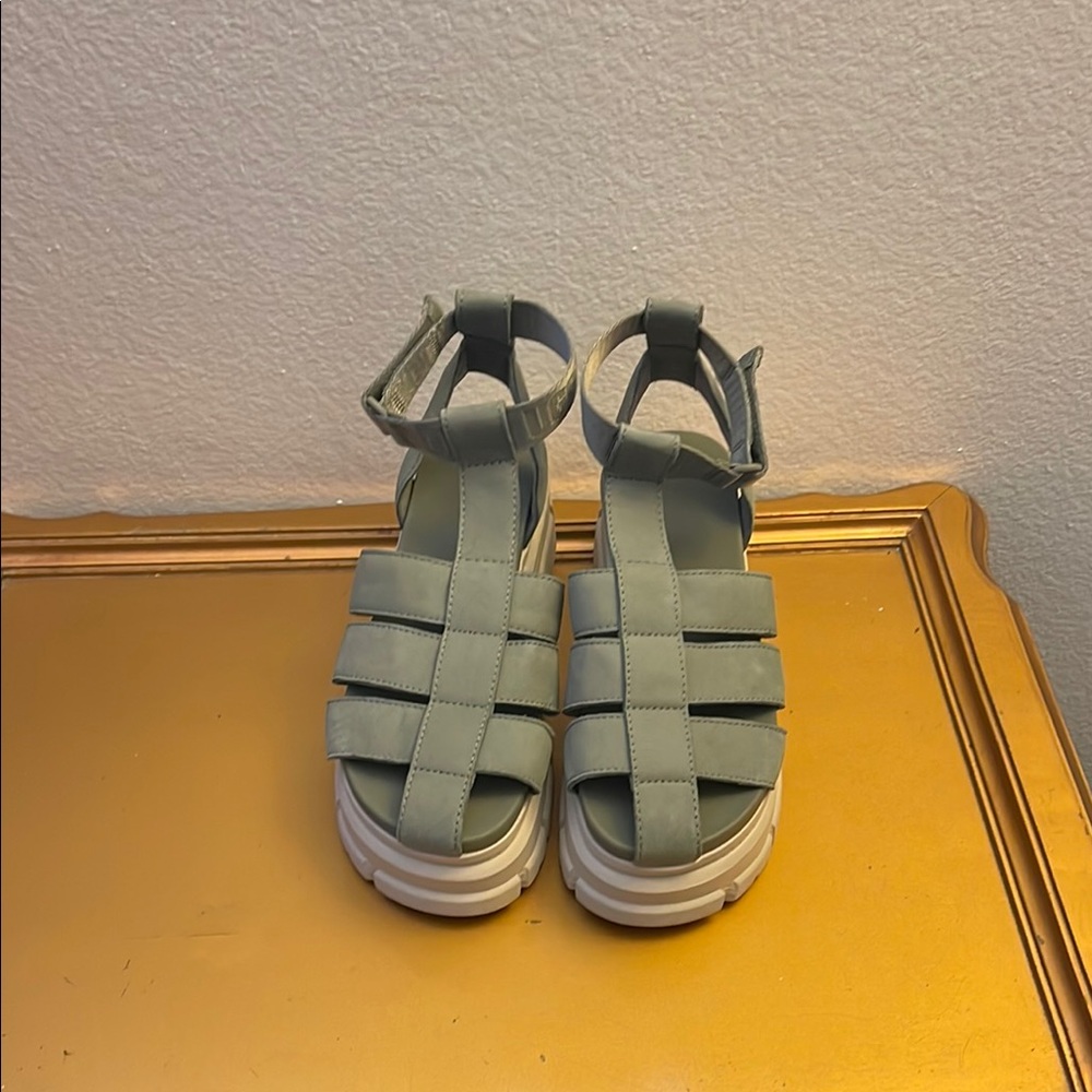 UGG Women's Sage Green Platform Fisherman Sandals